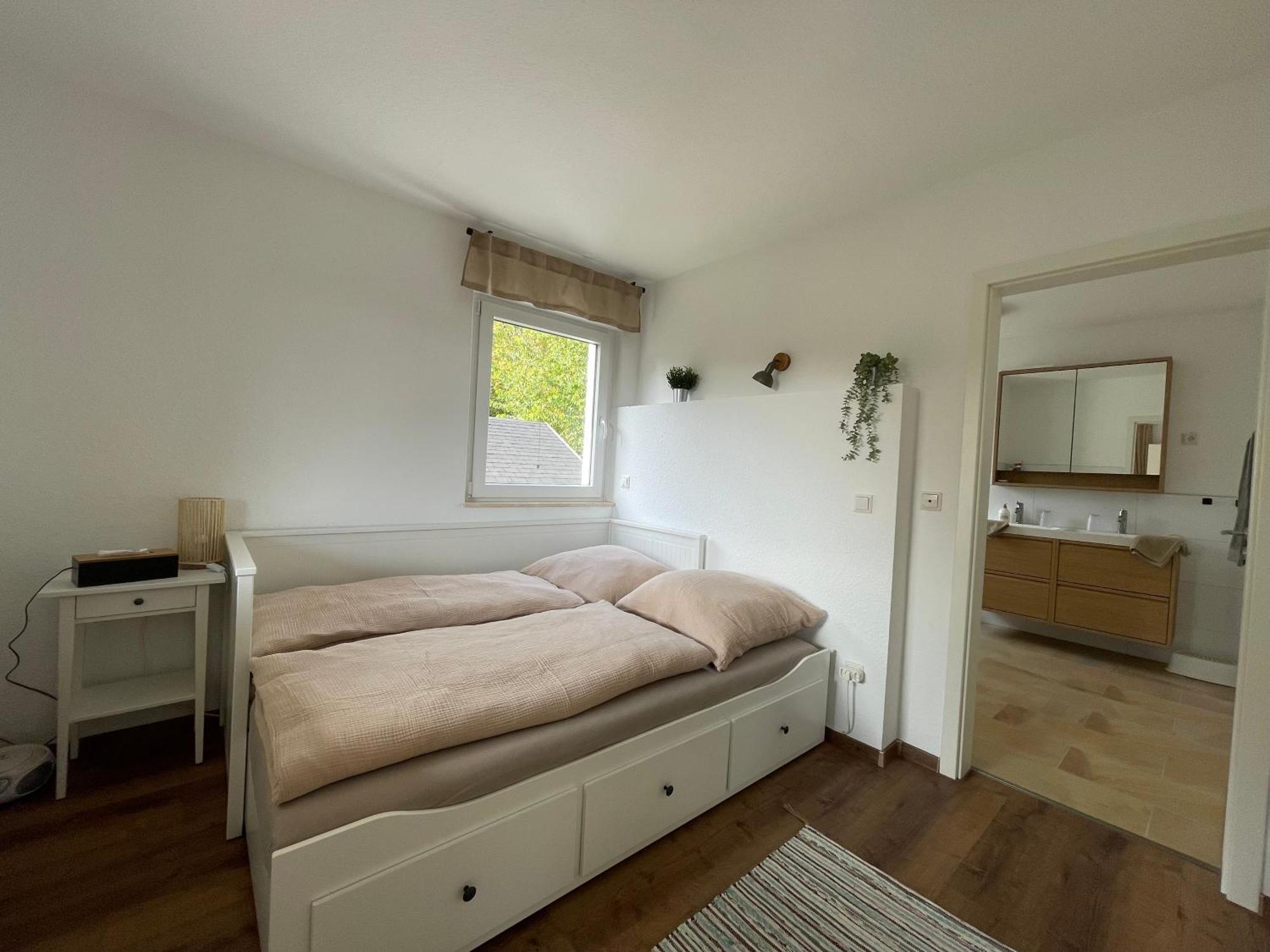 Gemuetliche Gaestewohnung, Zentral, Mit Blick In Ennepetal