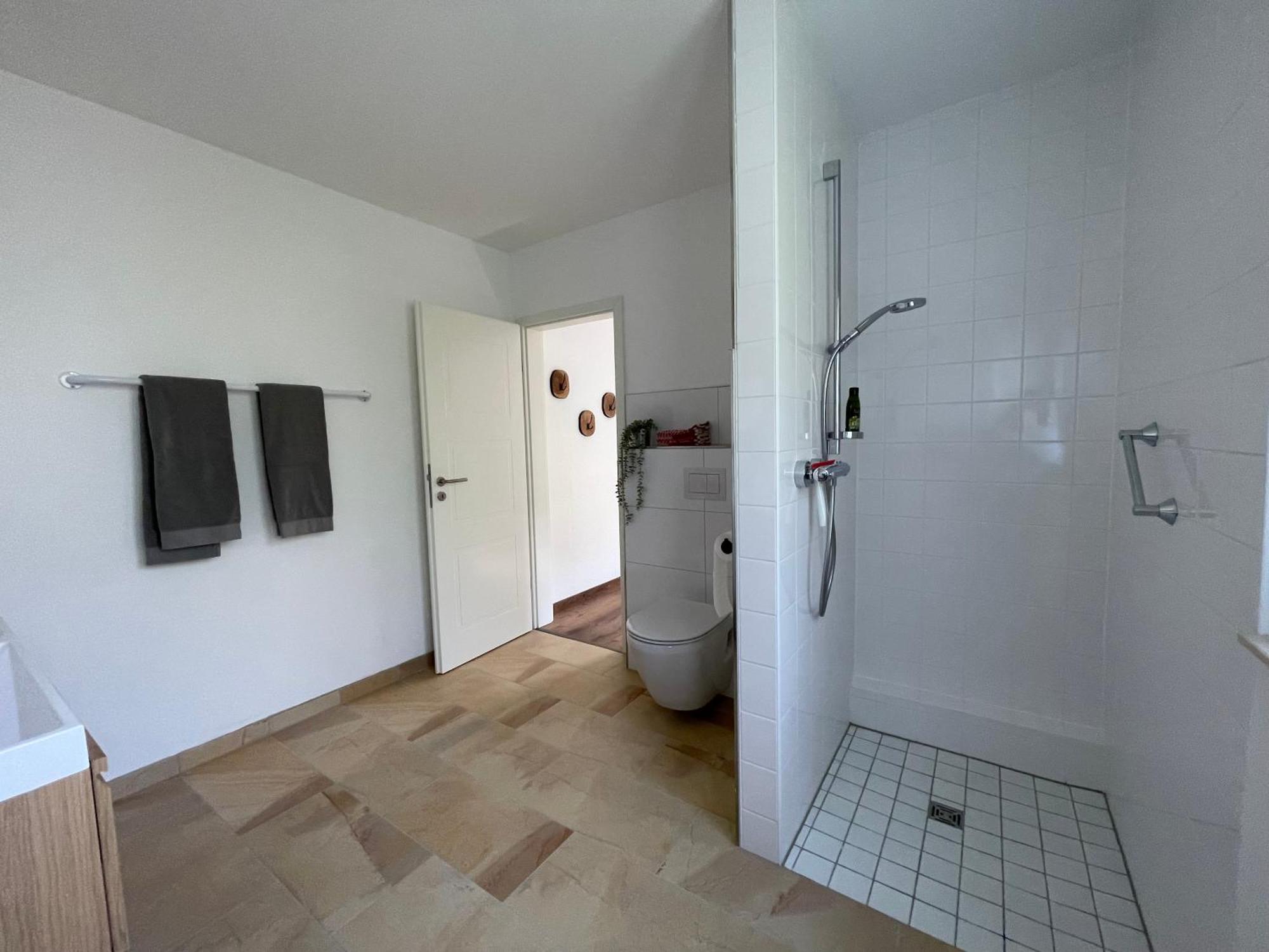 Gemuetliche Gaestewohnung, Zentral, Mit Blick In